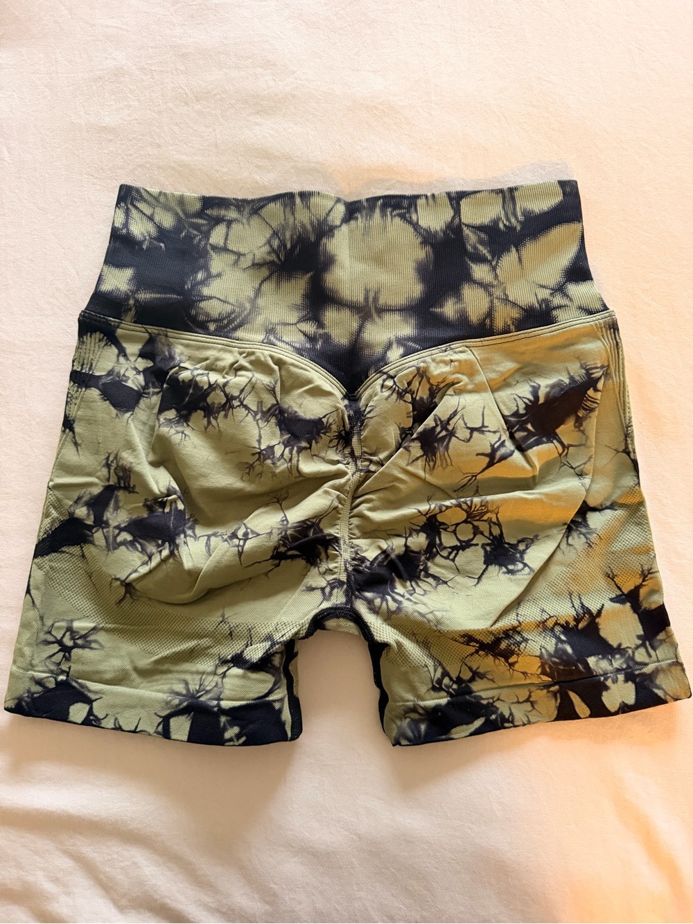 YEOREO Scrunch Butt Workout Shorts – Size M – NEW